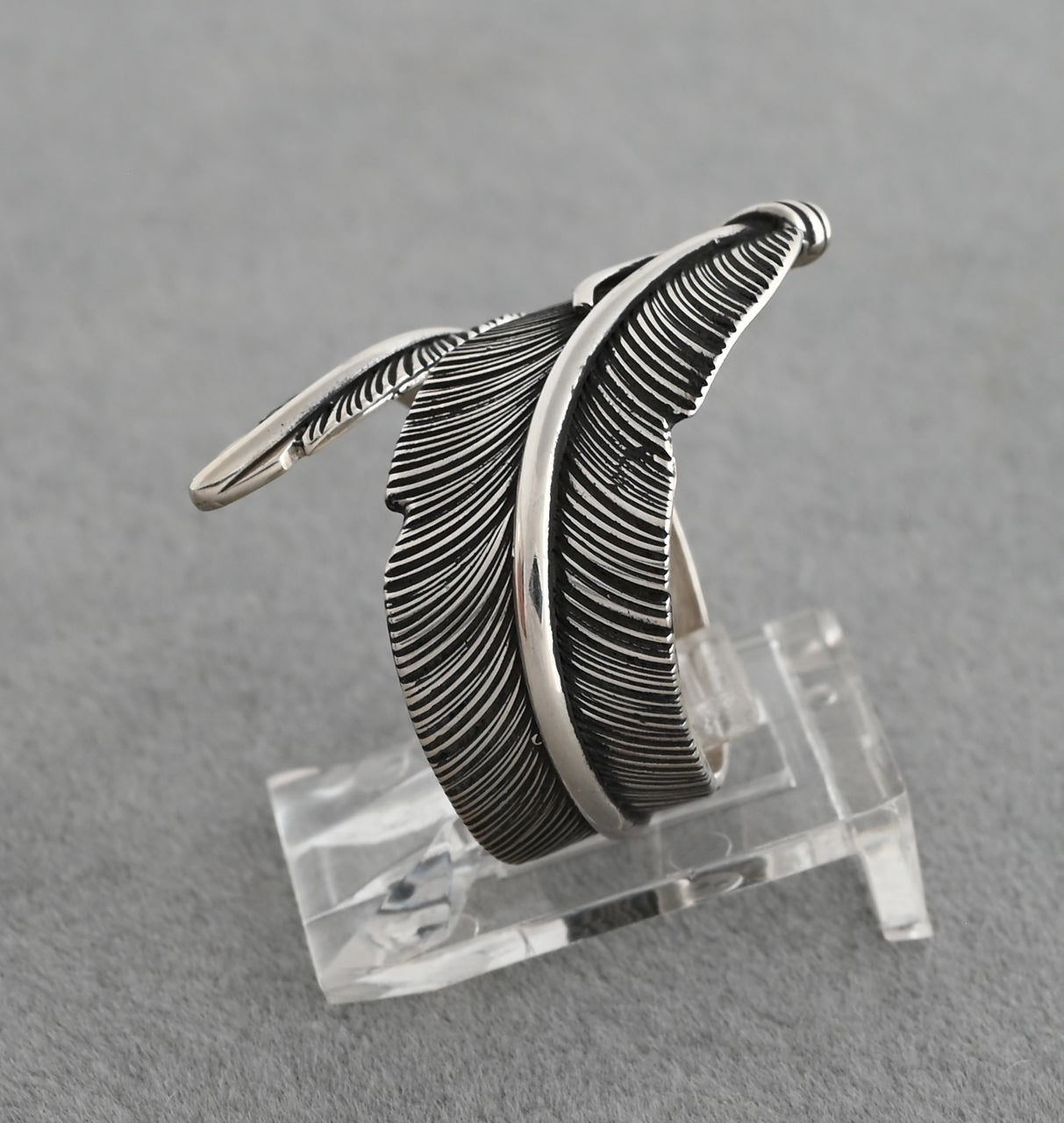 Ring, Wide Wrap-around Feather by Lena Platero; Size 7+/-