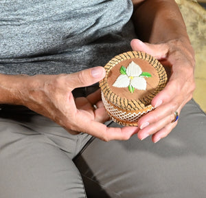 Vintage Anishinaabe Quill Box with Trillium