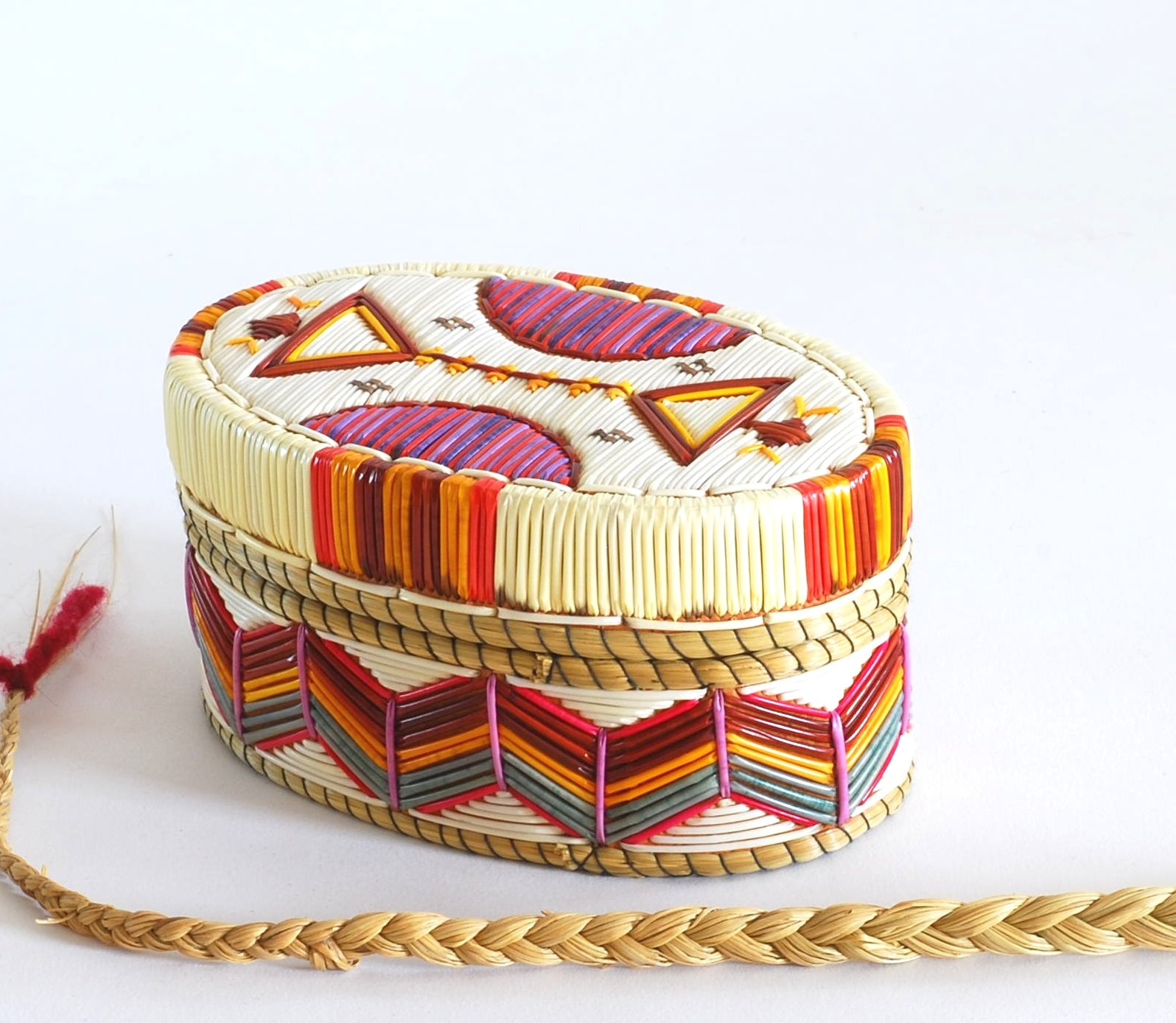 Quill Box with Triangles and Arches by Marina Recollet