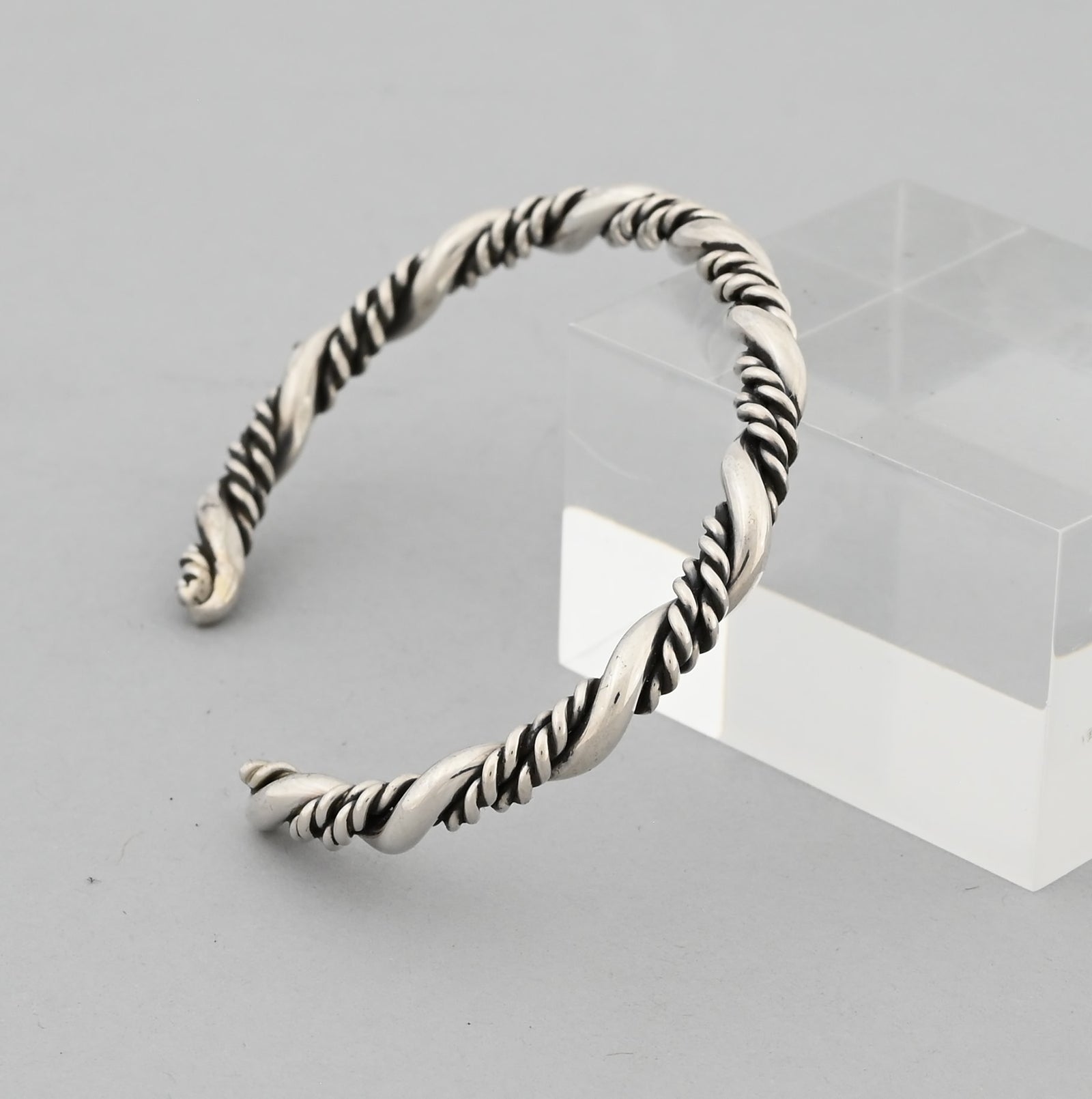 Bracelet with twists by Ben Tahe (Navajo)