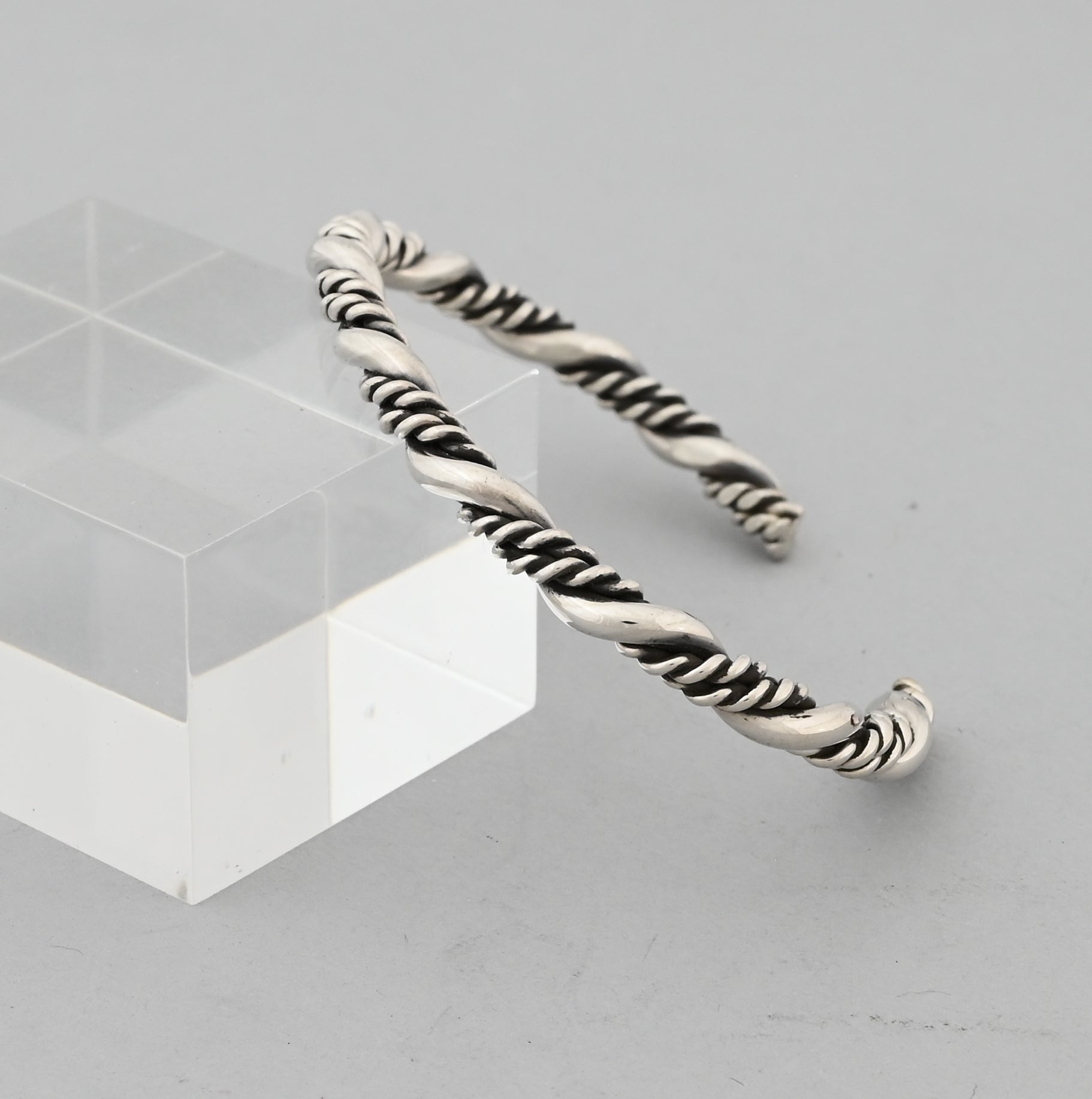 Bracelet with twists by Ben Tahe (Navajo)