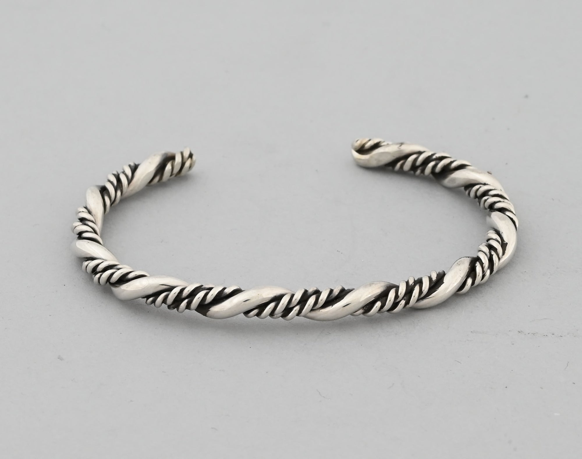 Bracelet with twists by Ben Tahe (Navajo)