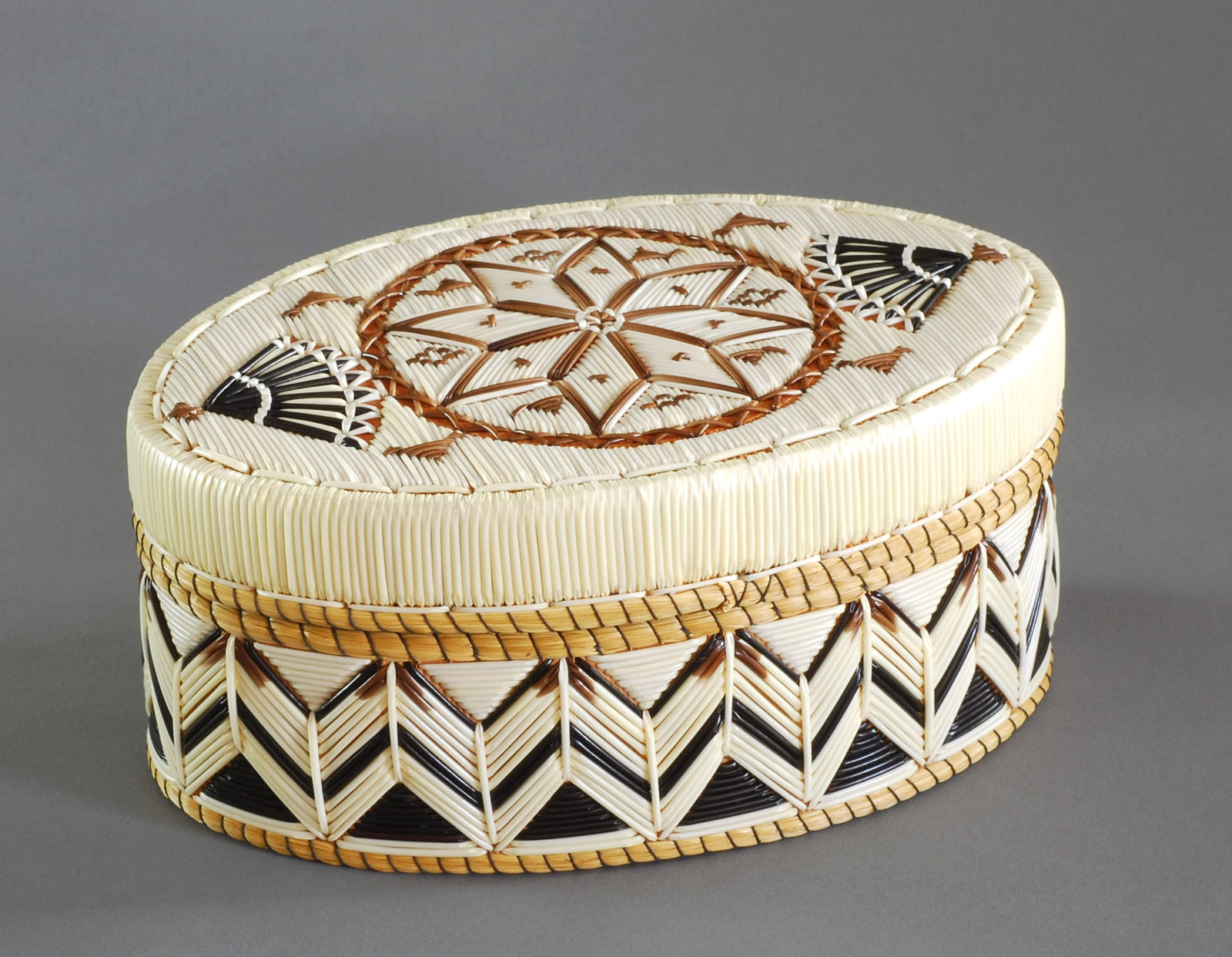 Quill Box with Center Star and Side Fans by Marina Recollet