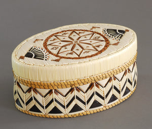 Quill Box with Center Star and Side Fans by Marina Recollet
