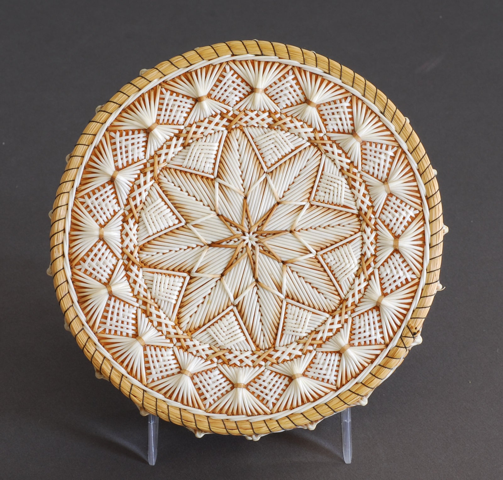 Quill Box by Marina Recollet