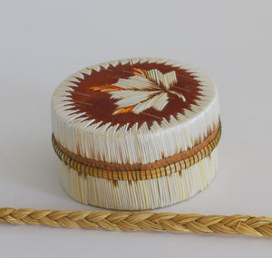 Quill Box with Modified Maple Leaf by Unknown Artist