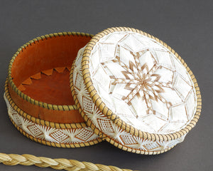 Quill Box with Triple Star by Marina Recollet