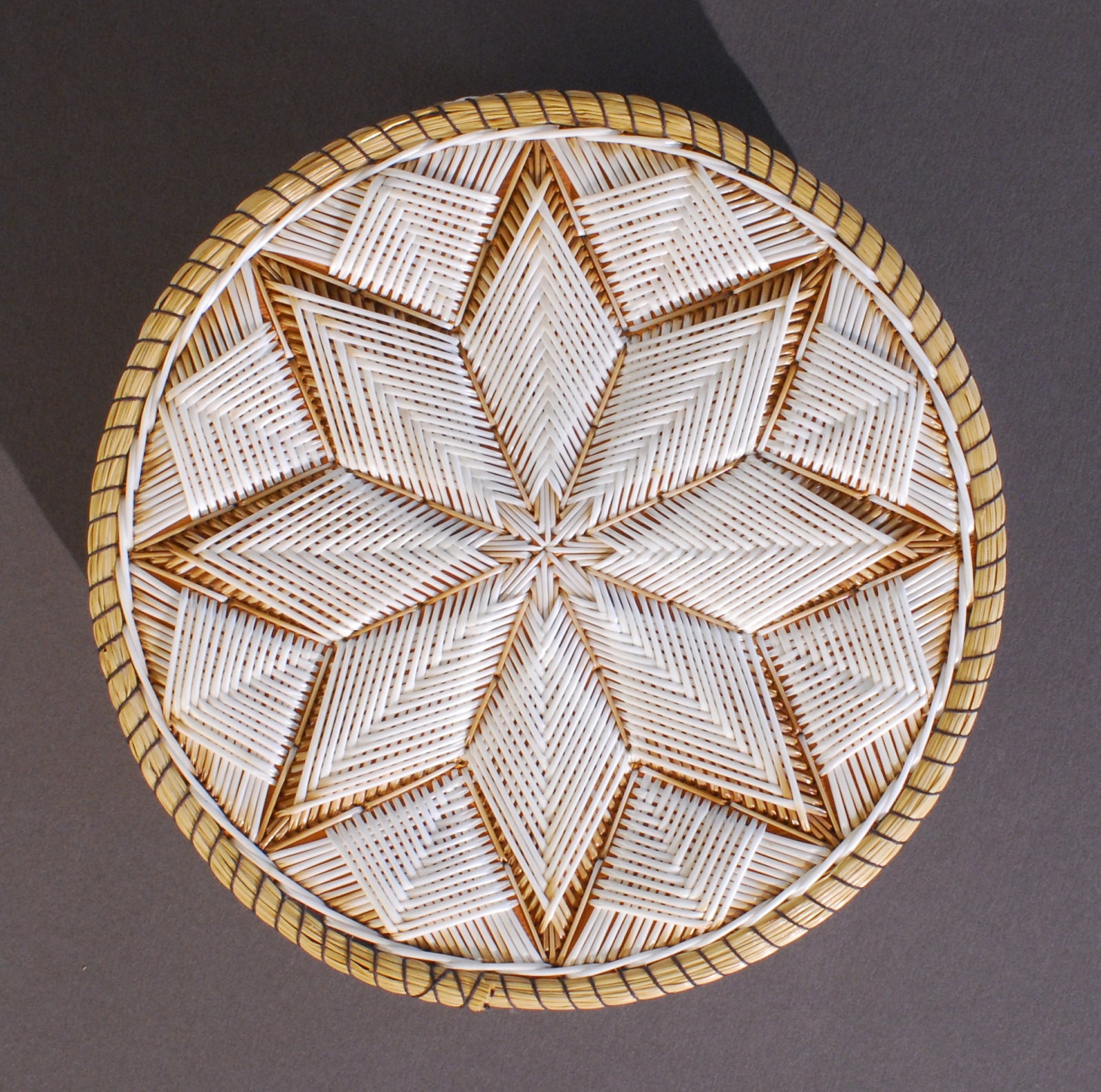 Quill Box with Geometric Star by Marina Recollet